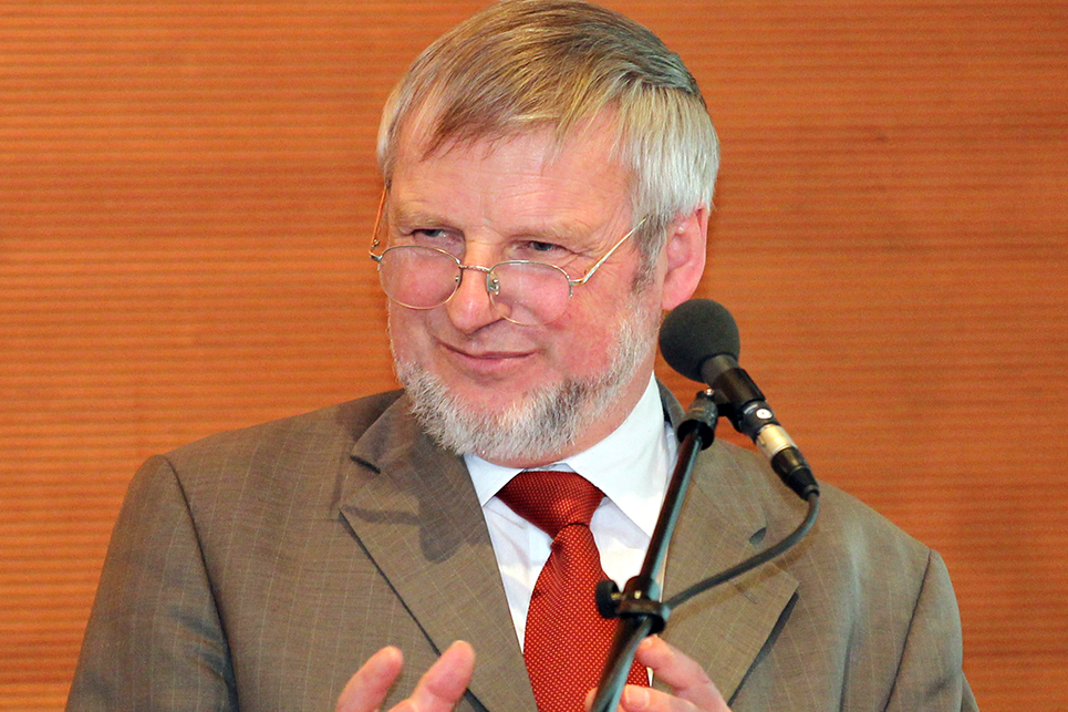 Die Stiftung West-Östliche Begegnungen trauert um ihren langjährigen Vorsitzenden und Ehrenvorsitzenden Dr. Helmut Domke